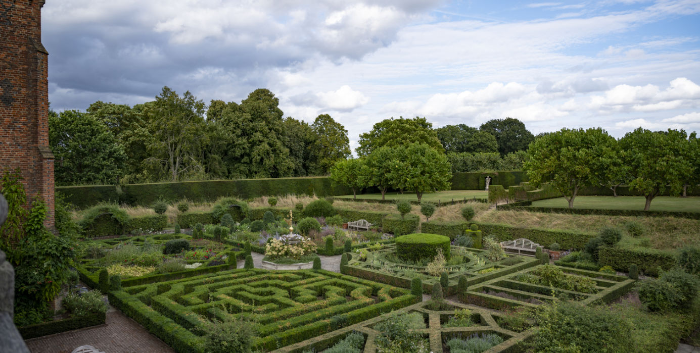 Find dining against the backdrop of nature Knot Garden