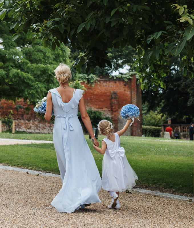 Roles in the wedding - bridesmaids - www.emmahurleyphotography.com