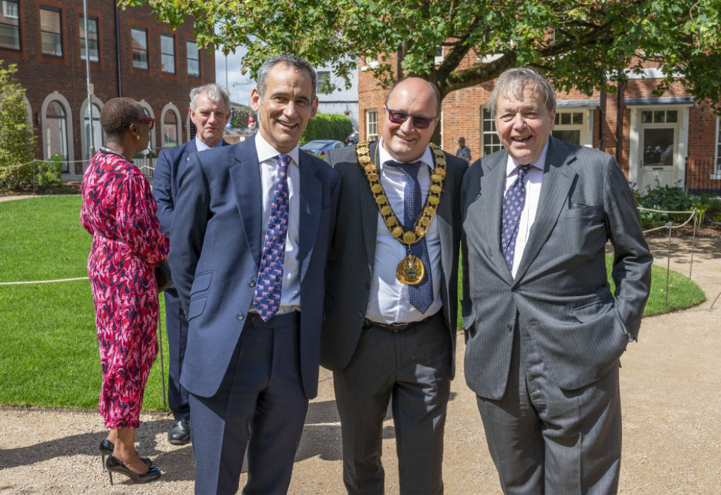 Jorge Mendonça, the Mayor of Welwyn Hatfield, Councillor Michal Siewniak, and Lord Salisbury.